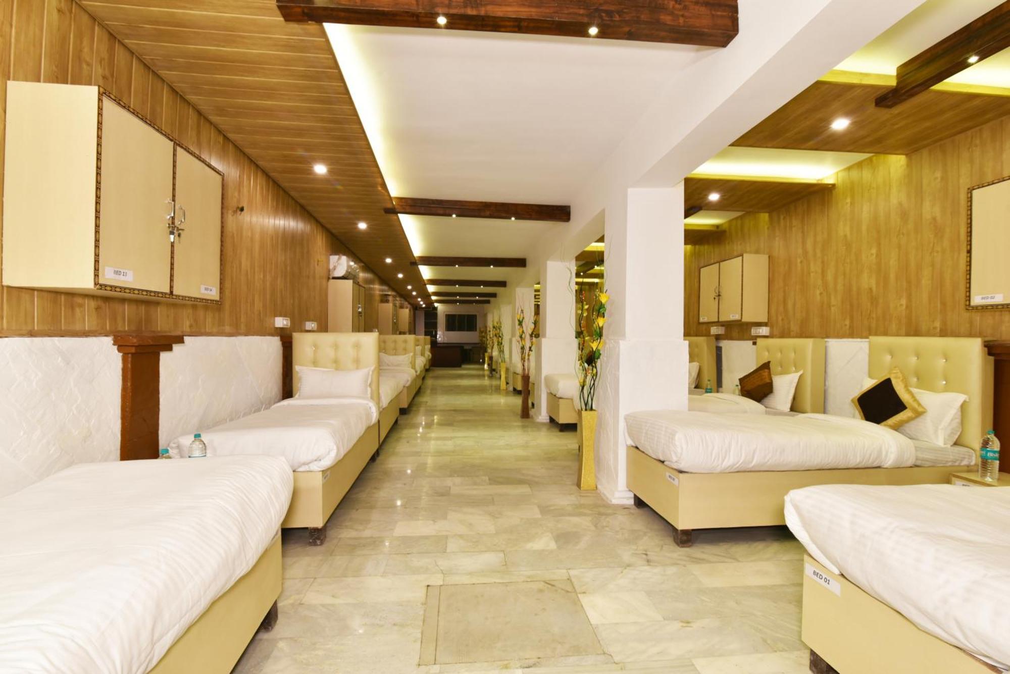 Hk Backpackers-Luxury Rooms & Dormitory Amritsar Bagian luar foto