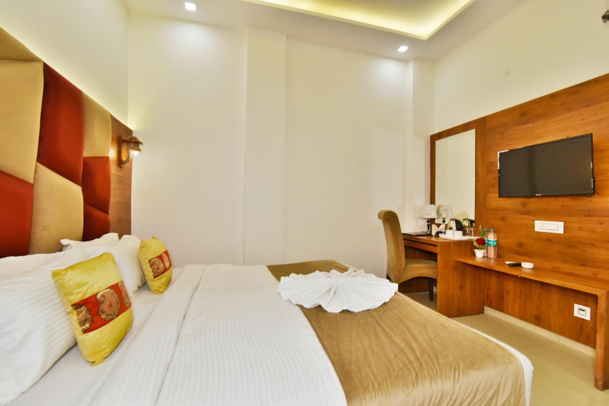Hk Backpackers-Luxury Rooms & Dormitory Amritsar Bagian luar foto