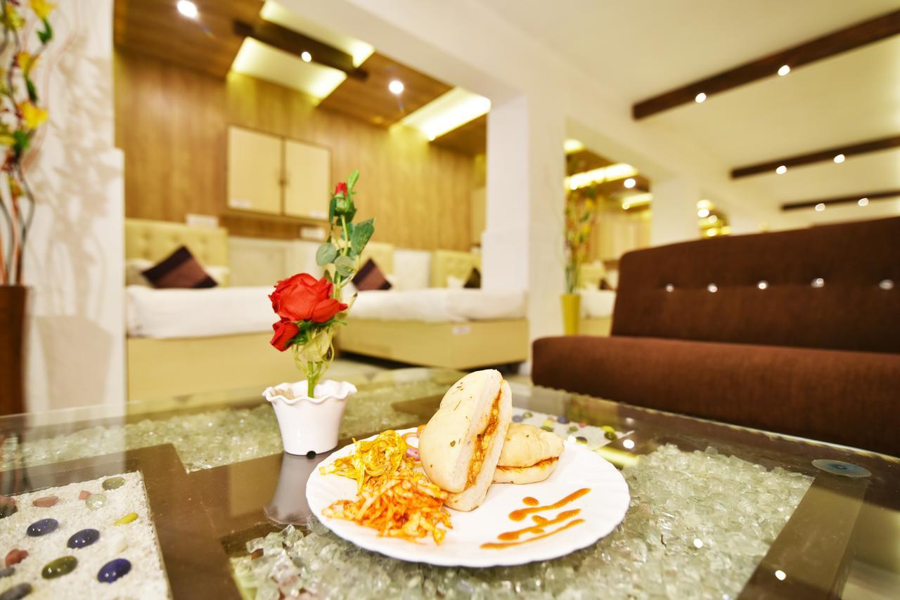 Hk Backpackers-Luxury Rooms & Dormitory Amritsar Bagian luar foto