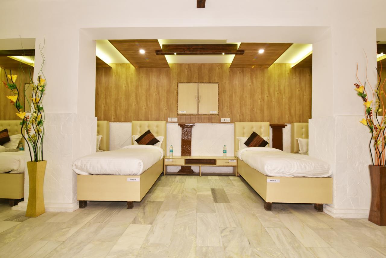 Hk Backpackers-Luxury Rooms & Dormitory Amritsar Bagian luar foto
