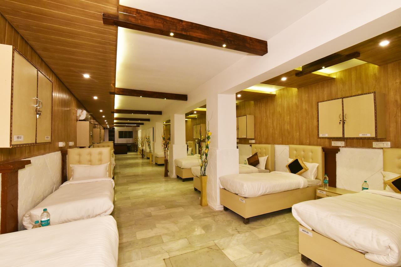 Hk Backpackers-Luxury Rooms & Dormitory Amritsar Bagian luar foto