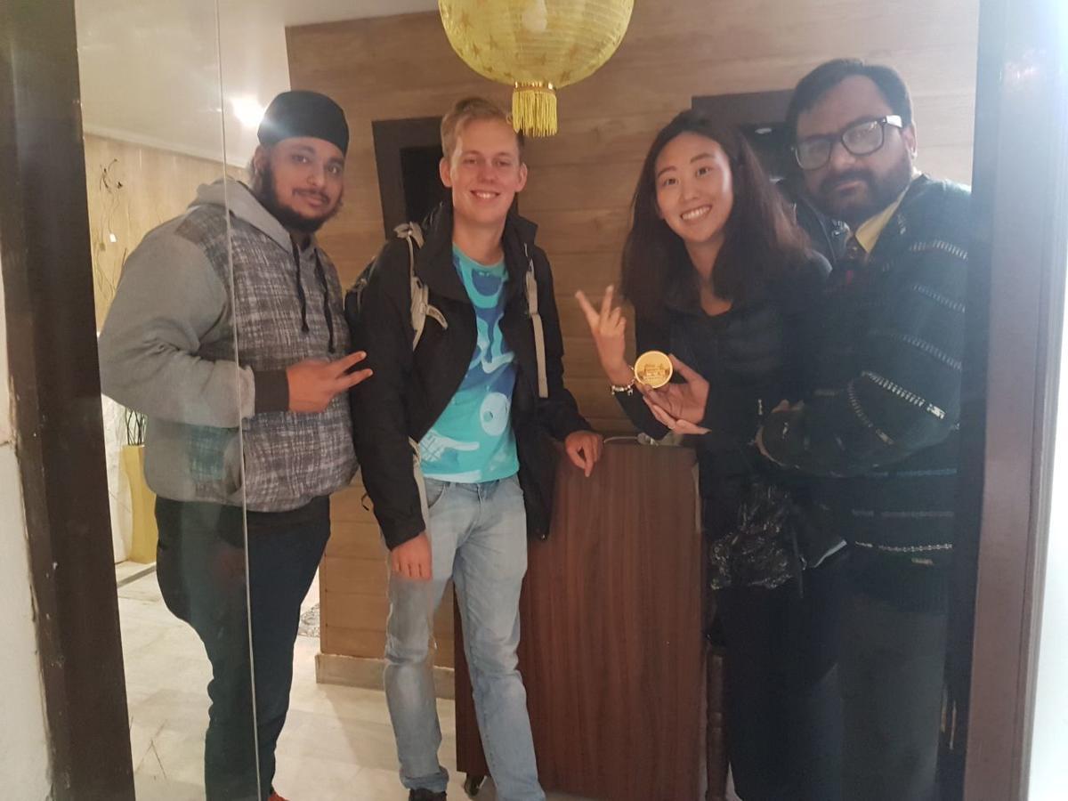 Hk Backpackers-Luxury Rooms & Dormitory Amritsar Bagian luar foto