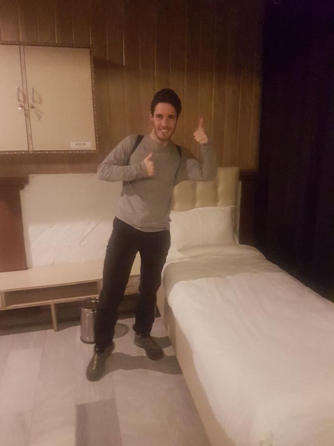 Hk Backpackers-Luxury Rooms & Dormitory Amritsar Bagian luar foto