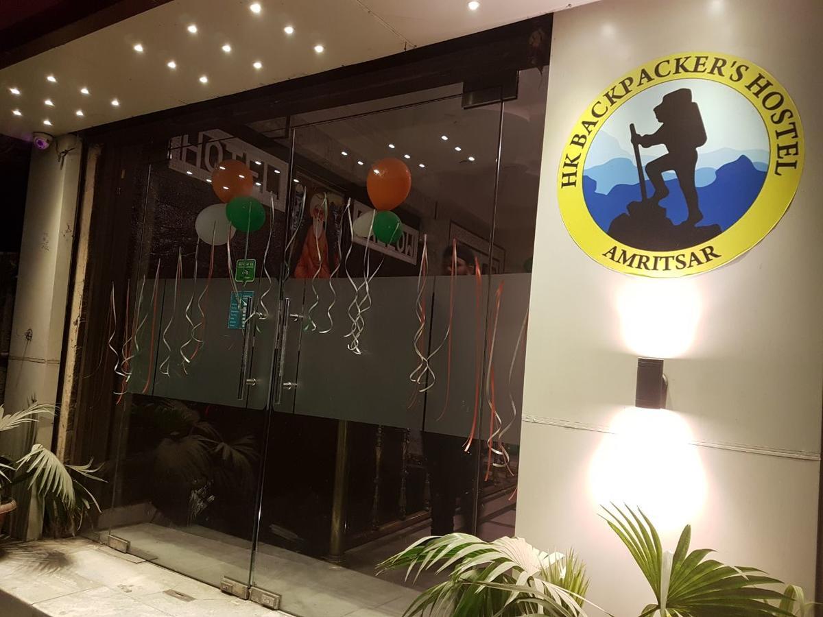 Hk Backpackers-Luxury Rooms & Dormitory Amritsar Bagian luar foto