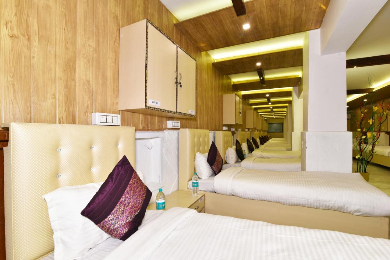 Hk Backpackers-Luxury Rooms & Dormitory Amritsar Bagian luar foto